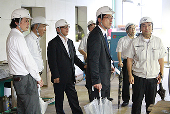 東亜林業工場見学